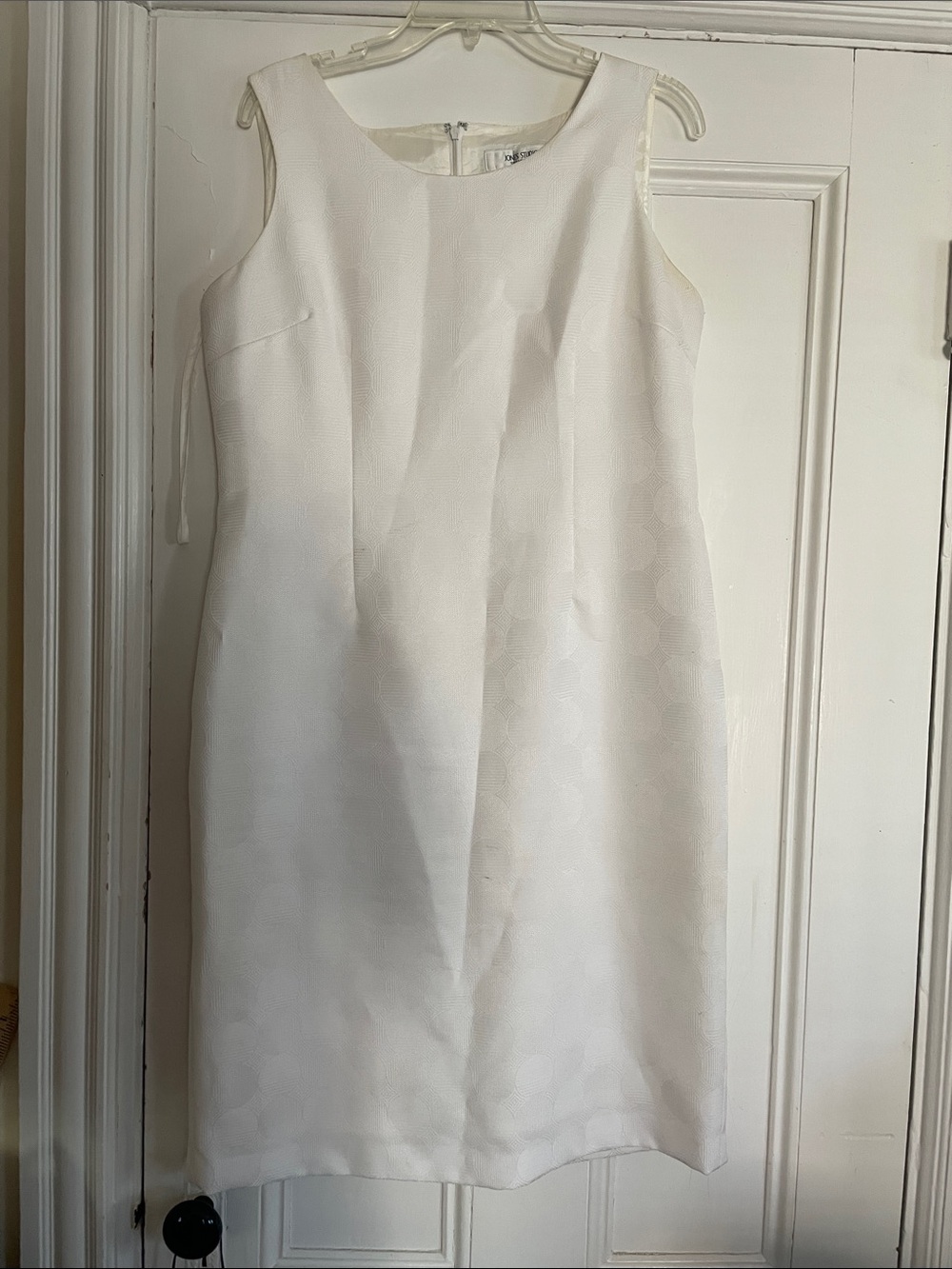 Jones Studio White Sleeveless Midi Sheath Dress